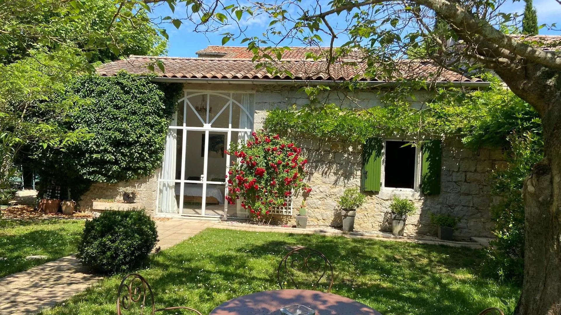 Gite De Charme Jas De Berrias Ardeche Du Sud Piscine 0*, Berrias-et-Casteljau Frankrijk